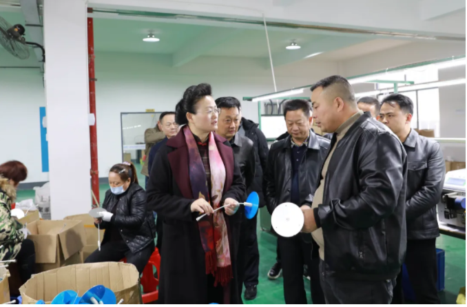 新發展，打造君山新名片——魏淑萍調研吉興通(tōng)通(tōng)訊科(kē)技(jì)有(yǒu)限公司